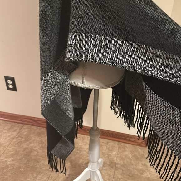 🎉2xHost Pick🎉 Open Sweater Wrap - Picture 4 of 8